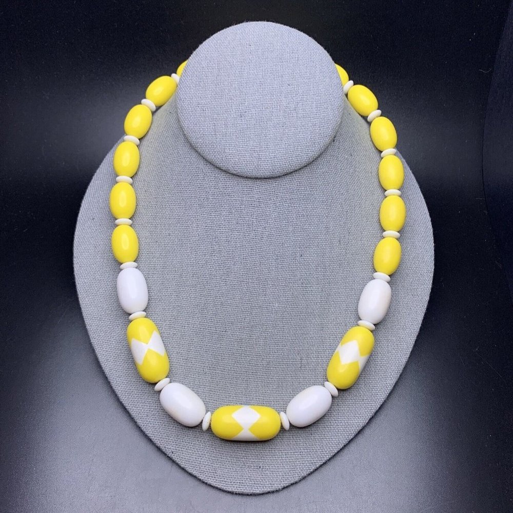 Yellow White Plastic Beaded Necklace Bright Vibrant Colorful Classic Vintage